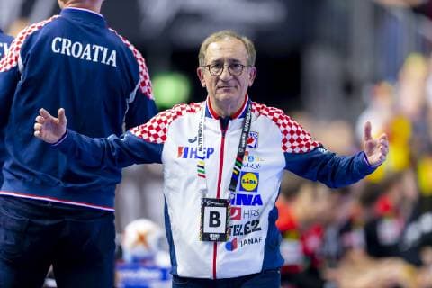Coach Lino Cervar is dejected depressed disappointed Croatia vs. Germany Main Round Handball IHF Handball World Championship 21 01 19 Cologne North Rhine-Westphalia Germany Lanxess Arena Copyright: xAgentur54Gradx xFelixxKoenigx