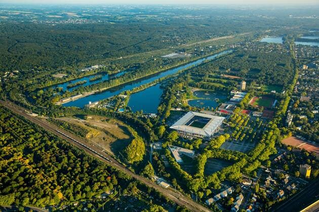 Wedau Wakeboard Waterski Waterski Wedau The Deutsche Bahn wants to recultivate the gravel dump north of the Sportpark Wedau planned Sporthalde Wedau Regattabahn wedau and Wedaustadion MSV Arena Show in the Land Arena Duisburg Youth Hostel Duisburg Sportpark Duisburg Wedau Duisburg Ruhr area North Rhine-Westphalia Germany ACHTUNGxMINDESTHONORARx60xEURO
