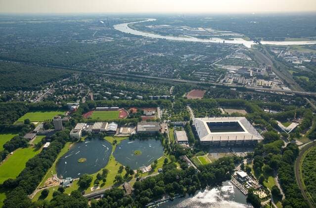 Wedaustadion MSV Arena Wassersky Seilbahn Wedau Sportpark Regattabahn Wedau Duisburg Ruhrgebiet Nordrhein Westfalen Germany ACHTUNGxMINDESTHONORARx60xEURO