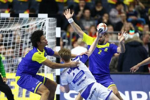 Haukur Thrastarson Island in duel with Thiagus Petrus Santos Brazil and Henrique Teixeira Brazil Brazil vs Iceland IHF Men Handball World Championship 23 01 2019 Photographer Neis Eibner Brazil vs Iceland IHF Men Handball World Championship 23 01 2019 Cologne Copyright: xEIBNER Alexander_Neisx EP_ANS