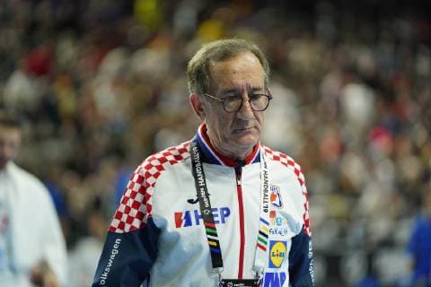 GER IHF WM 2019 France FRA vs Croatia CRO 23 01 2019 Lanxess Arena Cologne GER IHF WM 2019 France FRA vs Croatia CRO in picture picture shows coach headcoach Lino Äaervar CRO looks pretty grumpy nordphotox xMeuter nph00351