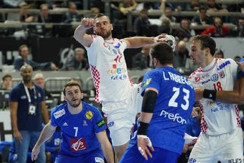 GER IHF WM 2019 France FRA vs Croatia CRO 23 01 2019 Lanxess Arena Cologne GER IHF WM 2019 France FRA vs Croatia CRO in picture picture shows Jakov VrankoviÄ‡ CRO 47 with a goal throw against Ludovic Fabregas FRA 23 ä nordphotox xMeuter nph00351