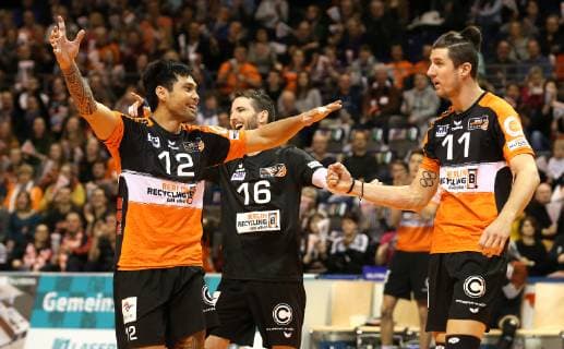 23 01 2019 Berlin Volleyball 1 Bundesliga Mens Main Round Berlin Recycling Volleys against VfB Friedrichshafen Max Schmeling Hall Jubilee at Samuel Tuia Nicolas Rossard Adam White Berlin Recycling Volleys Volleyball 1 Bundesliga 13 Spieltag Berlin Recycling Volleys VfB Friedrichshafen
