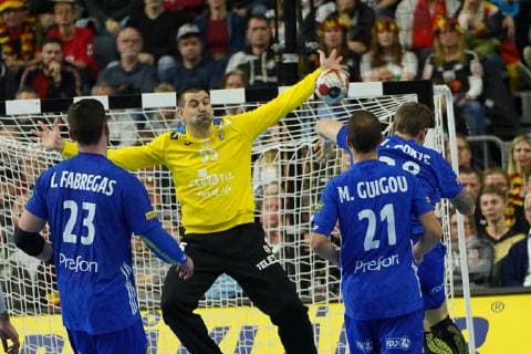 GER IHF WM 2019 France FRA vs Croatia CRO 23 01 2019 Lanxess Arena Cologne GER IHF WM 2019 France FRA vs Croatia CRO picture shows Marin Å ego Goalkeeper CRO 55 holds nordphotox xMeuter nph00351