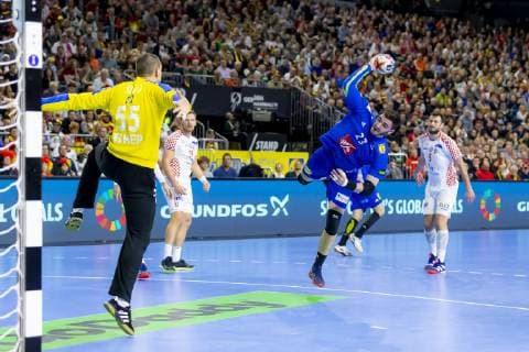 Ludovic Fabregas Nr 23 France vs. Marin Sego Nr 55 Croatia France vs. Croatia Main Round Handball IHF Handball World Championship 23 01 19 Cologne North Rhine-Westphalia Germany Lanxess Arena Copyright: xAgentur54Gradx xFelixxKoenigx
