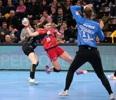 23 01 2019 Germany Bietigheim Handball Bundesliga Women 12 Matchday Season 2018 2019 SG BBM Bietigheim vs. Thuringia HC v l Meike Schmelzer THC Karolina Kudlacz Gloc BBM Ann Cathrin Giegerich THC