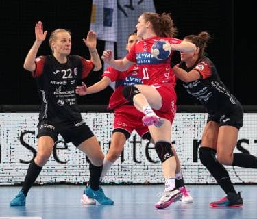 23 01 2019 Germany Bietigheim Handball Bundesliga Women 12 Matchday Season 2018 2019 SG BBM Bietigheim vs Thuringia HC v l Nina Müller THC Laura von der Hejden BBM Emily Bölk THC