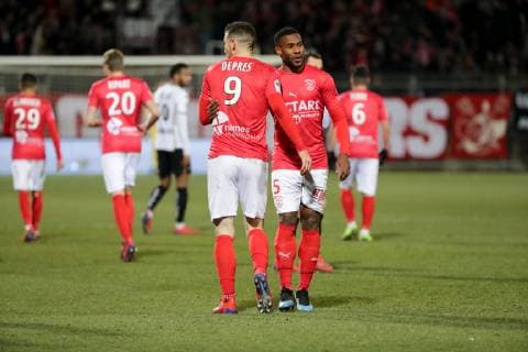 05 LOICK LANDRE (NIM) - 09 CLEMENT DEPRES (NIM) - JOIE - DOS FOOTBALL : Nimes vs Angers - Ligue 1 Conforama - 23 01 2019 FEP Panoramic 