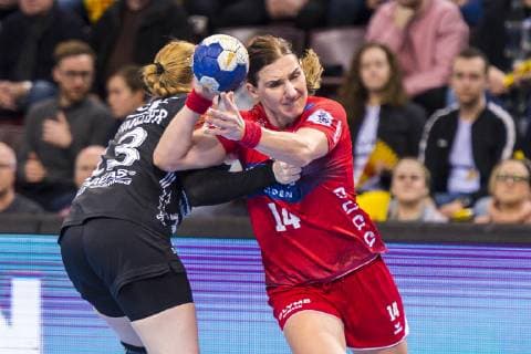 Ludwigsburg Germany 23 January 2019 HBF 18 19 SG BBM Bietigheim vs Thuringia HC v left in duel Meike Schmelzer Thueringer HC Karolina Kudlacz Gloc Bietigheim Ludwigsburg MHP Arena Baden Württemberg Germany