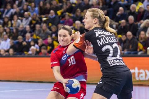 Ludwigsburg Germany 23 January 2019 HBF 18 19 SG BBM Bietigheim vs Thuringia HC v left in the duel Anna Loerper Bietigheim and Nina Müller Mueller Thueringer HC Ludwigsburg MHP Arena Baden Württemberg Germany