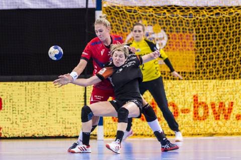 Ludwigsburg Germany 23 January 2019 HBF 18 19 SG BBM Bietigheim vs. Thuringia HC Luisa Schulze Bietigheim Lydia Jakubisova Thueringer HC Ludwigsburg MHP Arena Baden Württemberg Germany