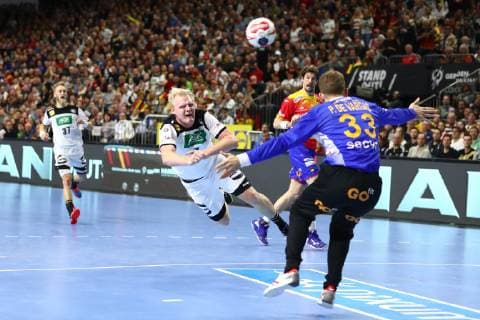 Patrick Wiencek Germany meets spaktakulaer against Gonzalo Perez De Vargas Moreno Spain Germany vs Spain IHF Men Handball World Championship 23 01 2019 Photographer Neis Eibner Germany vs Spain IHF Men Handball World Championship 23 01 2019 Cologne Copyright: xEIBNER Alexander_Neisx EP_ANS