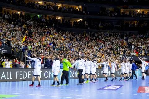 Germanys players after the match with the audience Germany vs Spain Main round Handball IHF Handball World Championship 23 01 19 Cologne North Rhine-Westphalia Germany Lanxess Arena Copyright: xAgentur54Gradx xFelixxKoenigx