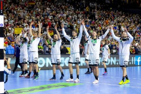 Germanys players after the match with the audience Germany vs Spain Main round Handball IHF Handball World Championship 23 01 19 Cologne North Rhine-Westphalia Germany Lanxess Arena Copyright: xAgentur54Gradx xFelixxKoenigx