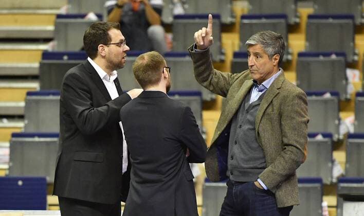 Cedric Enard Coach BR Volleys and Kaweh Niroomand Managing Director BR Volleys in conversation after the match front Matthias Klee Managing Director BRVolleys BR Volleys Berlin VfB Fredrichshafen German Volleyball League Season 2018 2019 Men Men Men Volleyball Germany playoffs Germany Max Schmeling Halle Berlin 23 1 2019