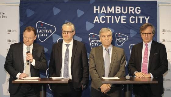 left Hamburg Sports Senator Andy Grote next to Alexander Otto 3 from left Ulrich Klaus DTB far right Dr Carsten Lütten 1 Chairman of the Club an der Alster Tennis Stadion Rothenbaum Press conference on the modernisation of the Club an der Alster am Do 24 01 2019