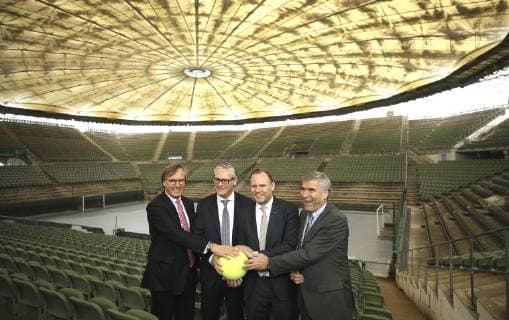 from left to right the 1 Chairman of the Club an der Alster Dr Carsten Lütten Alexander OTTO Sports Senator Andy Grote DTB President Ulrich Klaus Tennis Stadion Rothenbaum Press conference on the modernisation of the Club an der Alster on Do 24 01 2019