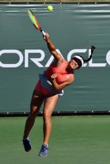 NEWPORT BEACH, CA - JANUARY 24: Claire Liu (USA) serving in a match played during the Oracle Challenger Series, on January 24, 2019, at the Newport Beach Tennis Club in Newport Beach, CA. (Photo by John Cordes Icon Sportswire) TENNIS: JAN 24 Oracle Challenger Series Icon506190124045 EDITORIAL USE ONLY