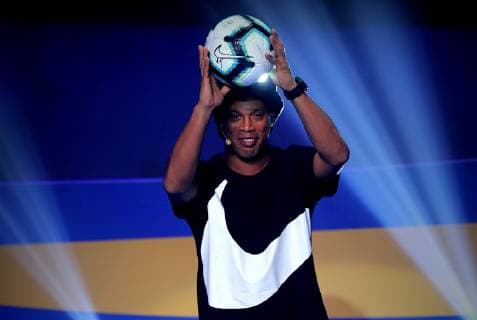Brazilian former soccer player Ronaldinho presents the official ball during the Conmebol Brazil 2019 America s Cup bid, in Rio de Janeiro, Brazil, 24 January 2019. Brazil 2019 America s Cup bid !ACHTUNG: NUR REDAKTIONELLE NUTZUNG!  Copyright: xAntonioxLacerdax AME2636 20190125-636839723111086233