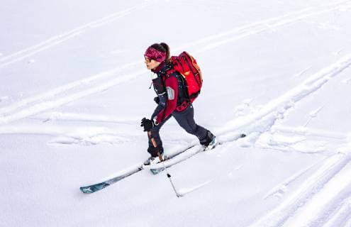 THEMENBILD - eine Skitournengeherin bei ihrem Aufstieg im freien Gelaende , aufgenommen am 23. Januar 2019 in Kaprun, Oesterreich a ski tourer on her ascent in open terrain in Kaprun, Austria on 2019 01 23. Kaprun *** THEME PICTURE a ski tourer on her ascent in open terrain in Kaprun Austria on 2019 01 23 Kaprun  EX_FEI  