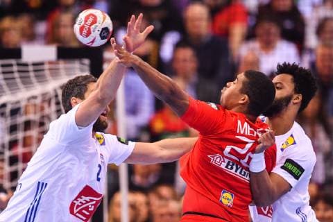 190125 Mads Mensah of Denmark and Timothey Guessan of France during the IHF World Handball Championship match between Denmark and France on January 25 2019 in Hamburg Photo Ludvig Thunman BILDBYR u0081N kod LT 35584,  Copyright: LUDVIGxTHUNMAN BB190125LT003