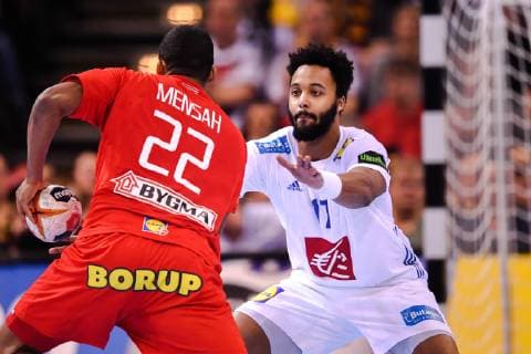 190125Mads Mensah of Denmark and Timothey Guessan of France during the IHF World Handball Championship match between Denmark and France on January 25 2019 in Hamburg Photo Ludvig Thunman BILDBYR u0081N kod LT 35584,  Copyright: LUDVIGxTHUNMAN BB190125LT005