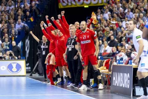 Daenemarks Bank around Nikolaj Jacobsen and Henrik Mollgaard Jensen No 21 Denmark cheer Denmark vs. France Semifinals Handball IHF Handball World Championship 25 01 19 Hamburg Hamburg Germany Barclaycard Arena Copyright: xAgentur54Gradx xFelixxKoenigx