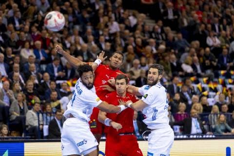 Mads Mensah Larsen No 22 Denmark vs Timothey N Guessan No 17 France and Luka Karabatic No 22 France Denmark vs France Semifinal Handball IHF Handball World Championship 25 01 19 Hamburg Hamburg Germany Barclaycard Arena Copyright: xAgentur54Gradx xFelixxKoenigx
