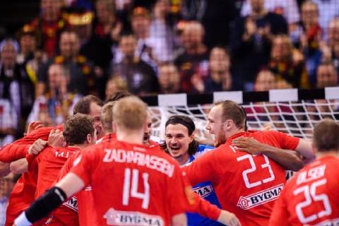 190125 Goalkeeper Jannick Green of Denmark celebrates with teammates after the IHF World Handball Championship match between Denmark and France on January 25 2019 in Hamburg Photo Ludvig Thunman BILDBYR u0081N kod LT 35584,  Copyright: LUDVIGxTHUNMAN BB190125LT032