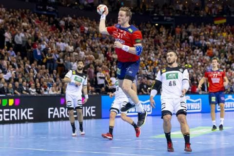 Magnus Gullerud No 21 Norway vs Jannik Kohlbacher No 48 Germany Germany vs Norway Semifinal Handball IHF Handball World Championship 25 01 19 Hamburg Hamburg Germany Barclaycard Arena Copyright: xAgentur54Gradx xFelixxKoenigx
