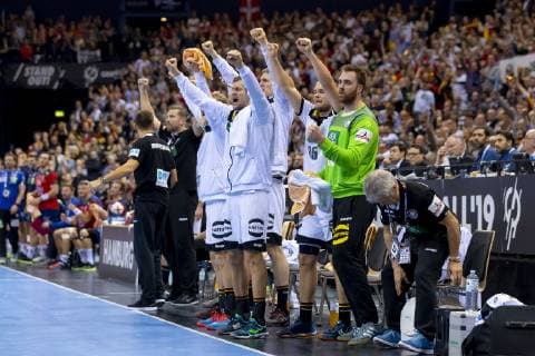 The German bank is happy about a goal Germany vs Norway Semifinal Handball IHF Handball World Championship 25 01 19 Hamburg Hamburg Germany Barclaycard Arena Copyright: xAgentur54Gradx xFelixxKoenigx