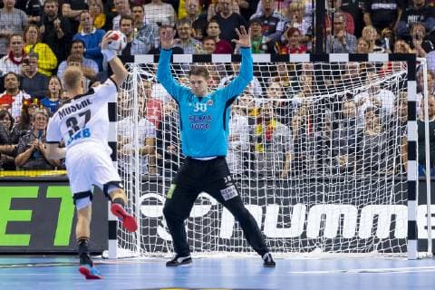 Matthias Musche Nr 37 Germany in the seven-meter attempt against Torbjorn Bergerud Nr 30 Norway Germany vs Norway Semifinal Handball IHF Handball World Championship 25 01 19 Hamburg Hamburg Germany Barclaycard Arena Copyright: xAgentur54Gradx xFelixxKoenigx