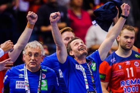 190125 Christian Berge head coach of Norway celebrates during the IHF World Handball Championship match between Germany and Norway on January 25 2019 in Hamburg Photo Ludvig Thunman BILDBYR u0081N kod LT 35585,  Copyright: LUDVIGxTHUNMAN BB190125LT098