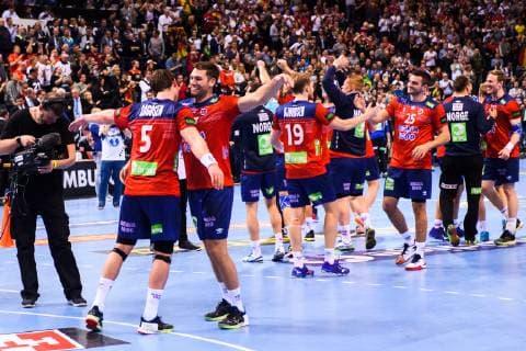 190125 Sander Sagosen of Norway celebrates with teammates after the IHF World Handball Championship match between Germany and Norway on January 25 2019 in Hamburg Photo Ludvig Thunman BILDBYR u0081N kod LT 35585,  Copyright: LUDVIGxTHUNMAN BB190125LT101
