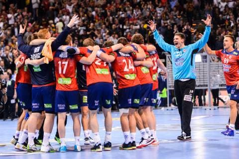 190125 Players of Norway celebrates after the IHF World Handball Championship match between Germany and Norway on January 25 2019 in Hamburg Photo Ludvig Thunman BILDBYR u0081N kod LT 35585,  Copyright: LUDVIGxTHUNMAN BB190125LT104
