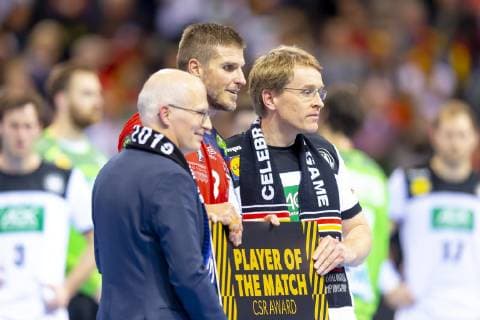 Bjarte Myrhol Nr 8 Norway is awarded man of the match by Daniel Guenther Germany vs Norway Semifinals Handball IHF Handball World Championship 25 01 19 Hamburg Hamburg Germany Barclaycard Arena Copyright: xAgentur54Gradx xFelixxKoenigx