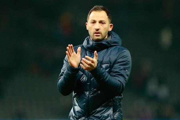 25 01 2019 xtgx football 1 Bundesliga Hertha BSC Berlin FC Schalke 04 emspor v l Domenico Tedesco Schalke coach thanks fans disappointed looks disappointed down disappointed DFL REGULATIONS PROHIBIT ANY USE OF PHOTOGRAPHS as IMAGE SEQUENCES and or QUASI VIDEO Berlin