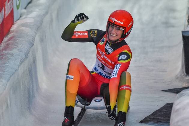 Sport Themen der Woche KW04 Sport Bilder des Tages 48. FIL World Championships 2019 Winterberg GER, 25.01. - 27.01.2019, RUN 1 WCH SINGLES 26.01.2019, Veltins-EisArena Winterberg, Winterberg, 48. FIL World Championships 2019 Winterberg GER, 25.01. - 27.01.2019, RUN 1 WCH SINGLES , im Bild Natalie Geisenberger jubelt nach ihrem WM-Sieg *** 48 FIL World Championships 2019 Winterberg GER 25 01 27 01 2019 RUN 1 WCH SINGLES 26 01 2019 Veltins EisArena Winterberg Winterberg 48 FIL World Championships 2019 Winterberg GER 25 01 27 01 2019 RUN 1 WCH SINGLES in picture Natalie Geisenberger cheers after her World Championship victory nph Mauelshagen nph00321