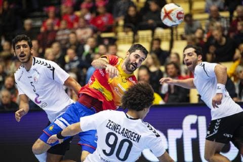 Yahia Omar 5 Ali Zeinelabedin 90 of Egypt and Raul Entrerrios Rodriguez 9 of Spain during the men s IHF Handball World Championship placement match 7 8 between Spain and Egypt in Herning Denmark Saturday Jan 26 2019 Herning Denmark,  Copyright: BoxAmstrup BoxAmstrupx COP105 spdk20190126-191629-L