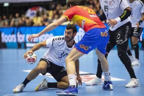 Ahmed Khairy 17 of Egypt and Viran Morros de Argila 24 of Spain during the men s IHF Handball World Championship placement match 7 8 between Spain and Egypt in Herning Denmark Saturday Jan 26 2019 Herning Denmark,  Copyright: BoxAmstrup BoxAmstrupx COP105 spdk20190126-192642-L