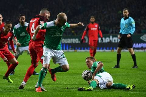 Sport Bilder des Tages 26.01.2019, xjhx, Fussball 1.Bundesliga, SV Werder Bremen - Eintracht Frankfurt emspor, v.l. Ante Rebic (Eintracht Frankfurt), Davy Klaassen (SV Werder Bremen), Ludwig Augustinsson (SV Werder Bremen) Elfmeter, Strafstoss, Elfmeterfoul handspiel (DFL DFB REGULATIONS PROHIBIT ANY USE OF PHOTOGRAPHS as IMAGE SEQUENCES and or QUASI-VIDEO) Bremen *** 26 01 2019 xjhx Football 1 Bundesliga SV Werder Bremen Eintracht Frankfurt emspor v l Ante Rebic Eintracht Frankfurt Davy Klaassen SV Werder Bremen Ludwig Augustinsson SV Werder Bremen penalty kick penalty foul handball DFL DFB REGULATIONS PROHIBIT ANY USE OF PHOTOGRAPHS as IMAGE SEQUENCES and or QUASI VIDEO Bremen