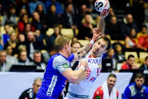190126 Linus Arnesson of Sweden and Luka Stepancic of Croatia during the IHF World Handball Championship placement match between Croatia and Sweden on January 26 2019 in Herning Photo Ludvig Thunman BILDBYR u0081N kod LT 35586,  Copyright: LUDVIGxTHUNMAN BB190126LT010