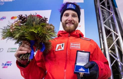 AUT FIS World Cup Ski Alpin Kitzbühel 26 01 2019 Streif Kitzbühel AUT FIS World Cup Ski Alpin Slalom Men Award ceremony in picture Marco Schwarz AUT 5th place fifth placed Marco Schwarz of Austria during the winner Ceremony for the men s Slalom of FIS Ski Alpine World Cup at the Streif in Kitzbühel Austria on 2019 01 26 Kitzbuehel Tirol Austria Streif Kein Release verfügbar