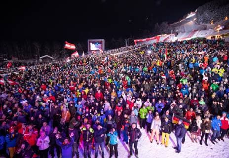 AUT FIS World Cup Ski Alpin Kitzbühel 26 01 2019 Streif Kitzbühel AUT FIS World Cup Ski Alpin Slalom Men Award Ceremony in picture Overview Finish Stadium overview of the destination stadium during the winner Ceremony for the men s Slalom of FIS Ski Alpine World Cup at the Streif in Kitzbühel Austria on 2019 01 26 Kitzbuehel Tyrol Austria Streif Kein Release verfügbar