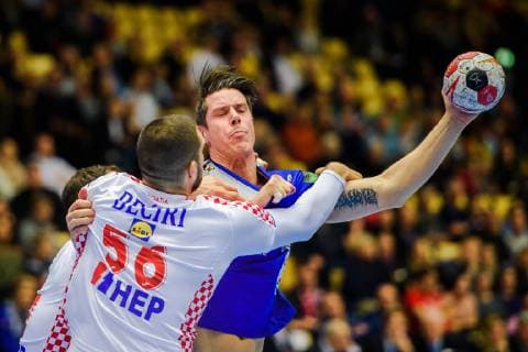 190126 Kim Andersson of Sweden in a duel with Kristian Beciri of Croatia during the IHF World Handball Championship placement match between Croatia and Sweden on January 26 2019 in Herning Photo Ludvig Thunman BILDBYR u0081N kod LT 35586,  Copyright: LUDVIGxTHUNMAN BB190126LT041