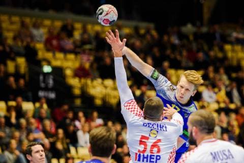 190126 Simon Jeppsson of Sweden and Kristian Beciri of Croatia during the IHF World Handball Championship placement match between Croatia and Sweden on January 26 2019 in Herning Photo Ludvig Thunman BILDBYR u0081N kod LT 35586,  Copyright: LUDVIGxTHUNMAN BB190126LT043