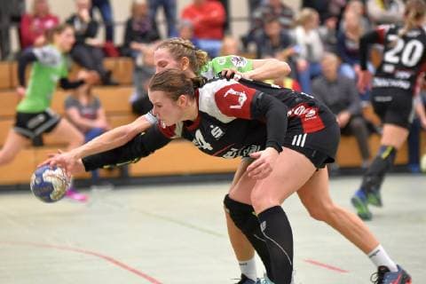 Isabell Schueler Gedern Nidda rear Isa Sophie Roesike Zwickau front Handball 2 League Gedern Nidda vs Zwickau Nidda Copyright: xEIBNER Lehmbergx EP_eer