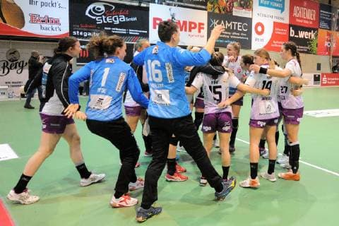 joy after the away victory and reaching the next round for the players from Ikast TusSies Metzingen Handball HBF League EHF Cup Group stage 26 01 2019 Photo TBaur Eibner TusSies Metzingen vs. Herning Ikast Handbold Metzingen Copyright: xEibner-Pressefoto Tobi_Baurx EP_TBR