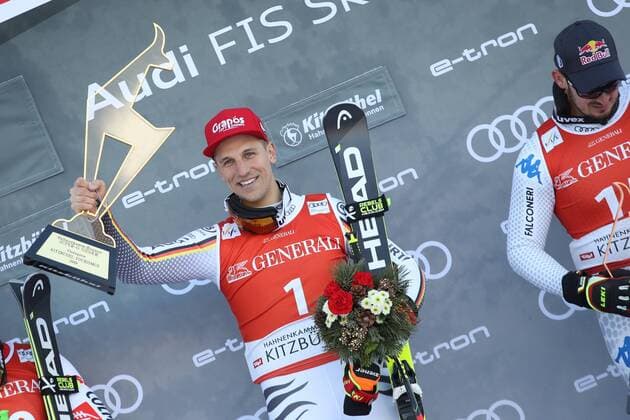 Sport Themen der Woche KW04 Sport Bilder des Tages ALPINE SKIING - FIS WC Kitzbuehel KITZBUEHEL,AUSTRIA,27.JAN.19 - ALPINE SKIING - FIS World Cup, Hahnenkamm-race, Super G, men. Image shows Josef Ferstl (GER). Keywords: trophy. GEPAxpictures xChristianxWalgram