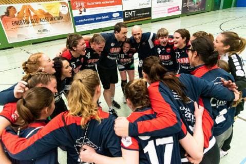 Victory celebration Herrenberg SG H2Ku Herrenberg Kuties vs. HL Buchholz 08 Rosengarten Luchse Handball 2 Bundesliga Women HBF Season 18 19 27 01 2019 SG H2Ku Herrenberg Kuties vs. HL Buchholz 08 Rosengarten Luchse Handball 2 Bundesliga Women HBF Season 18 19 27 01 2019 Herrenberg Copyright: xEibner-Pressefoto WolfgangxFrankx SGH